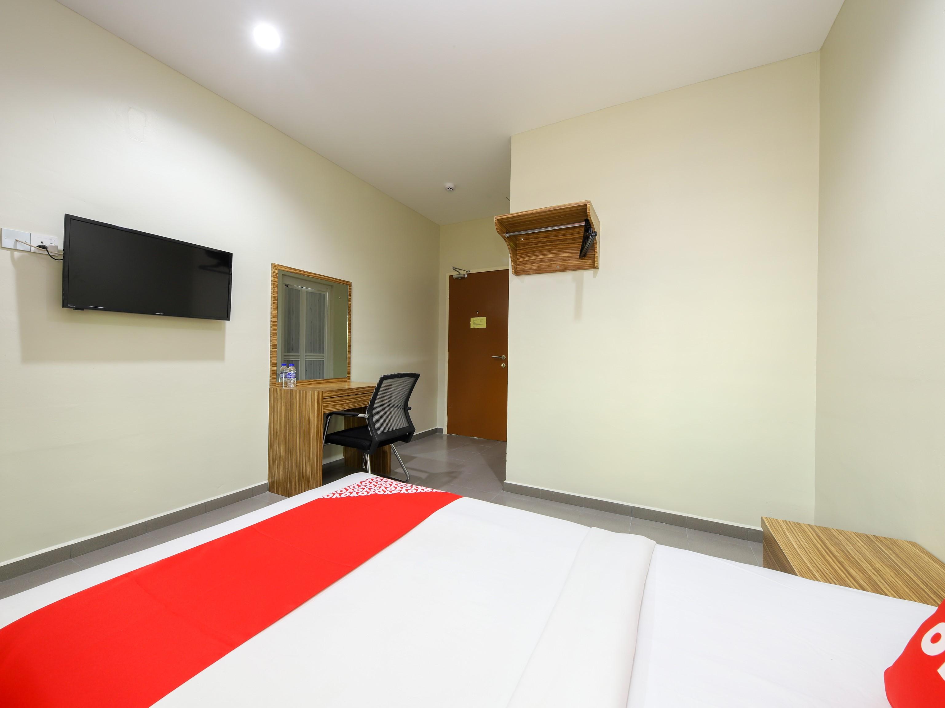 Oyo 89839 Riaz Hotel ملقا المظهر الخارجي الصورة