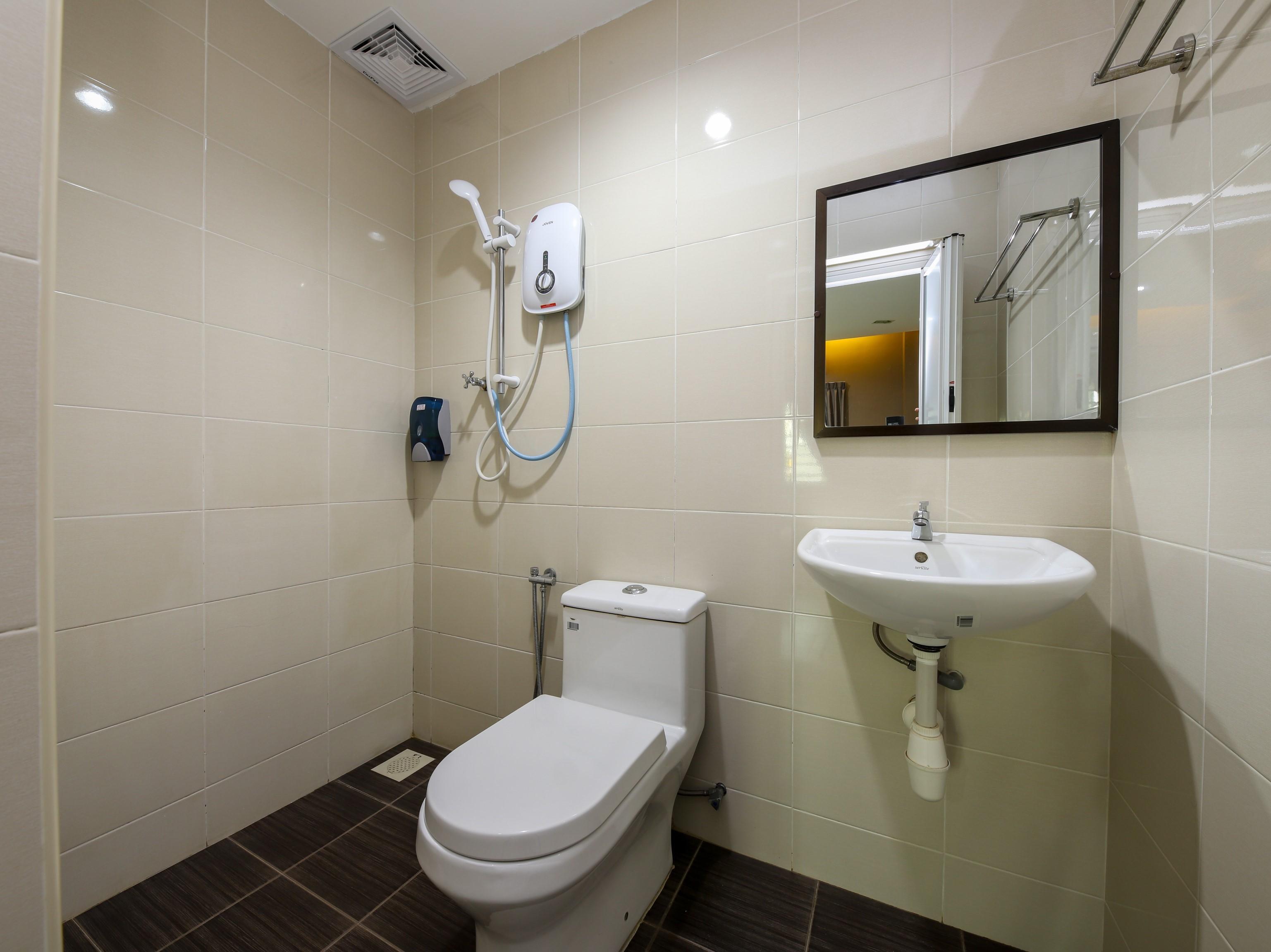 Oyo 89839 Riaz Hotel ملقا المظهر الخارجي الصورة