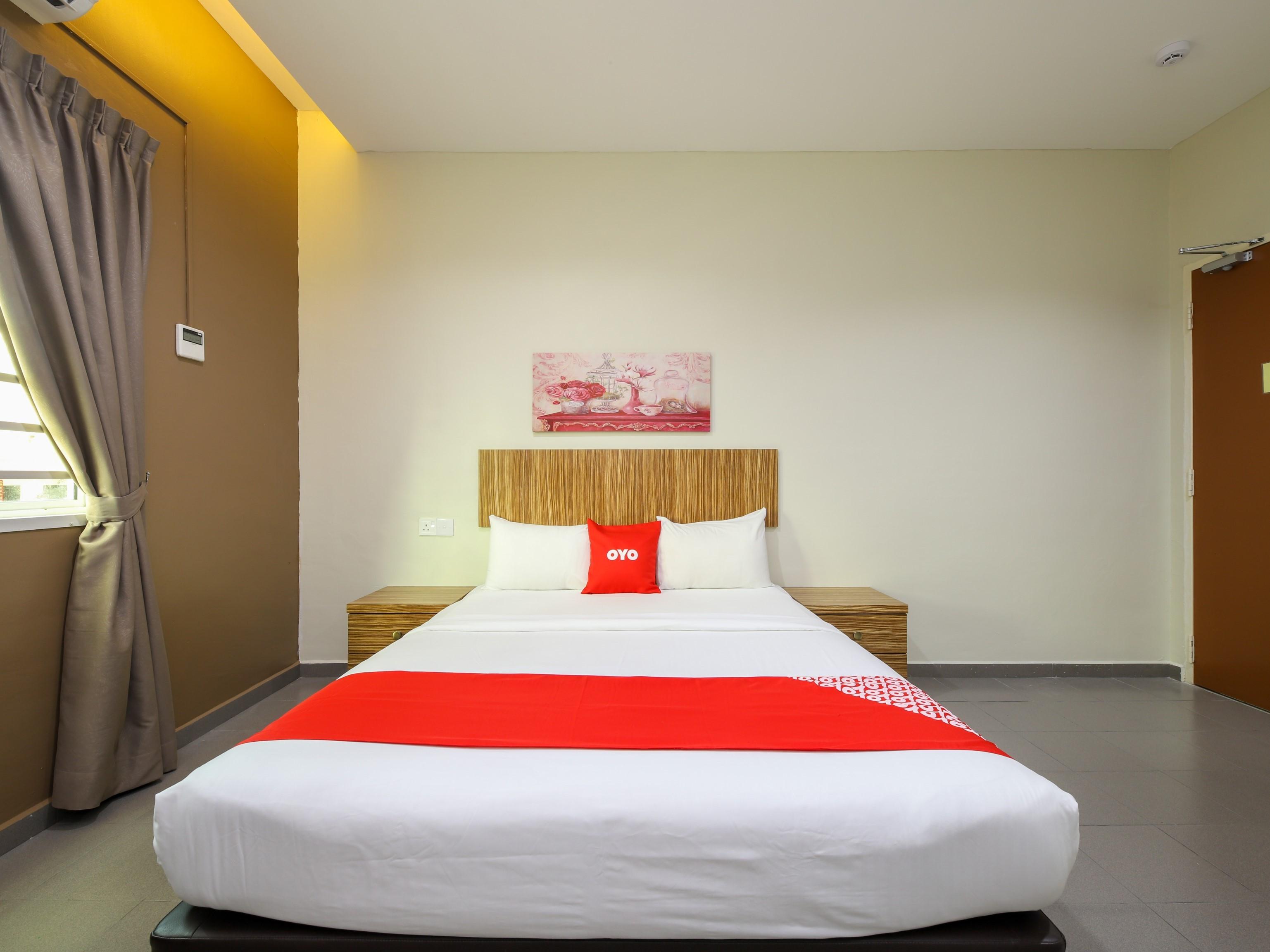 Oyo 89839 Riaz Hotel ملقا المظهر الخارجي الصورة