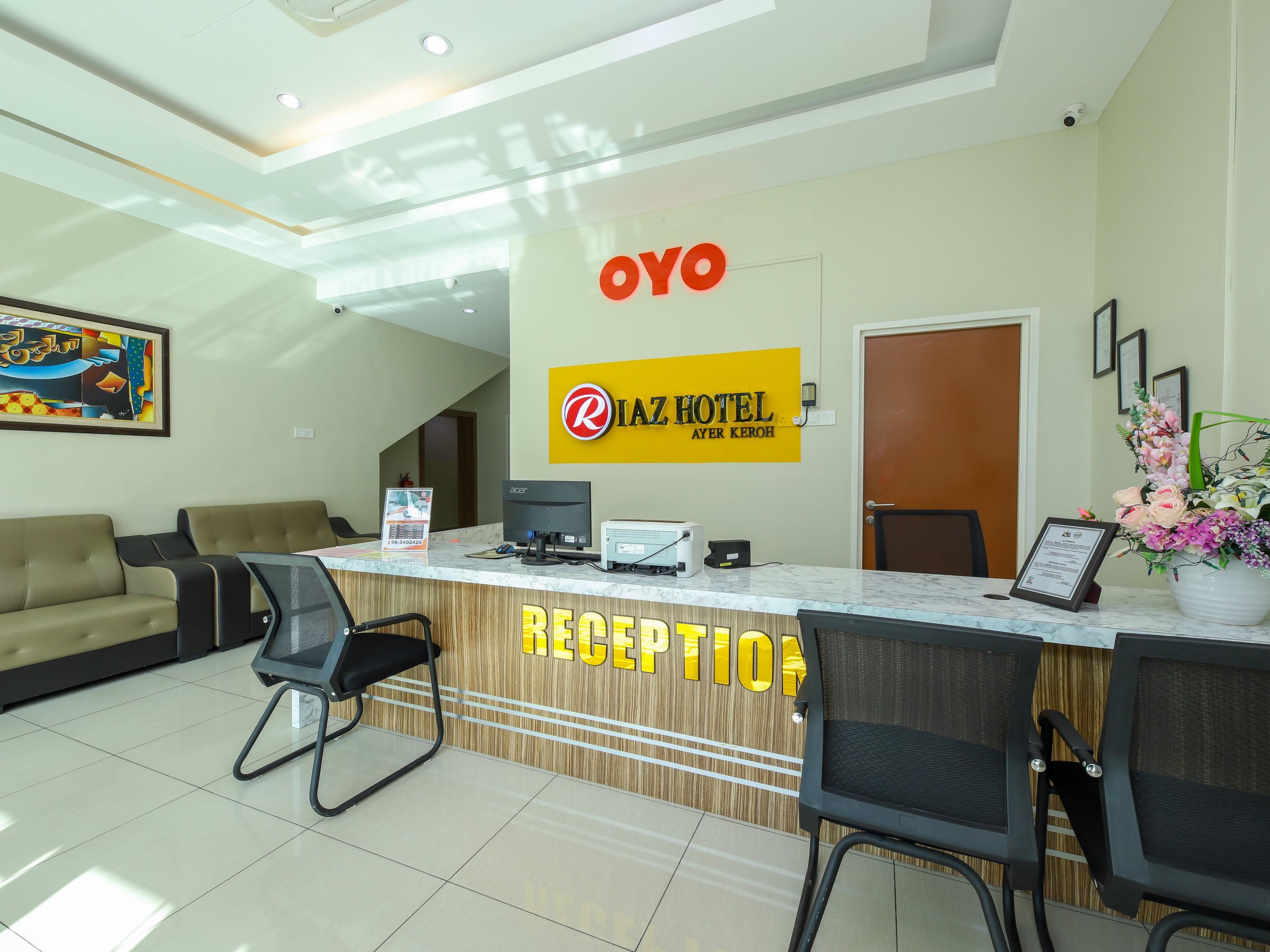 Oyo 89839 Riaz Hotel ملقا المظهر الخارجي الصورة