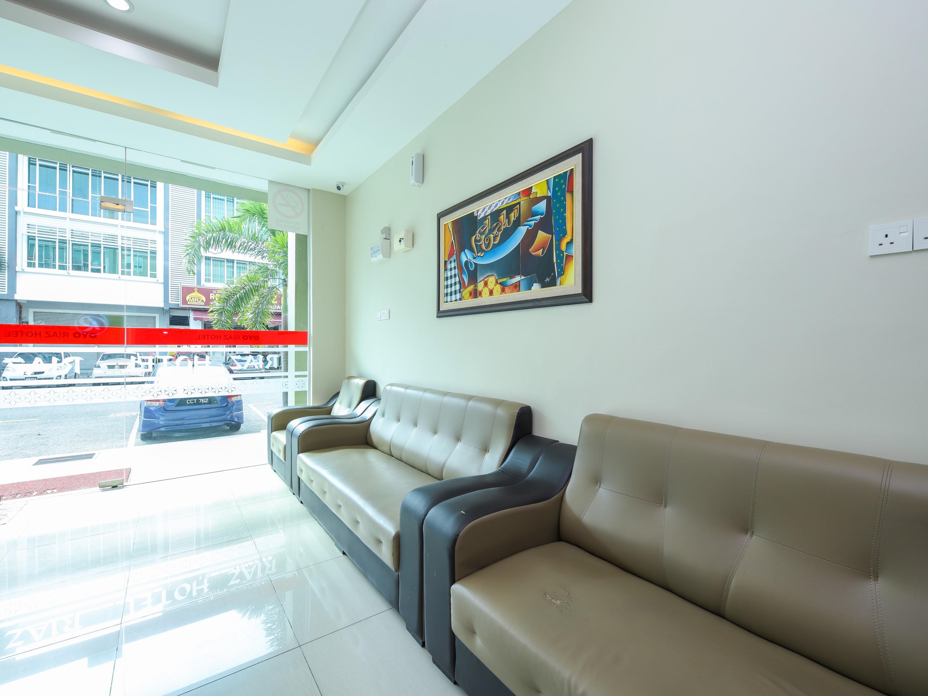 Oyo 89839 Riaz Hotel ملقا المظهر الخارجي الصورة