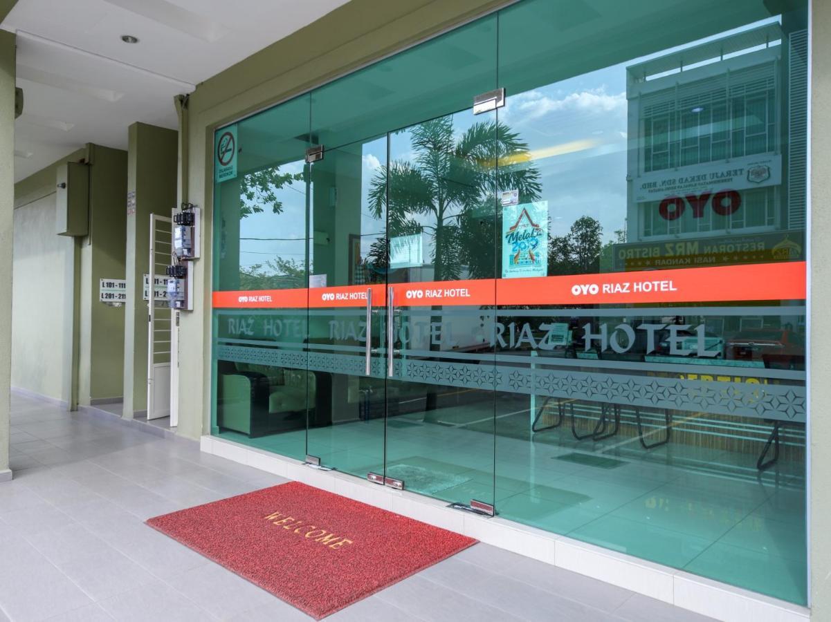 Oyo 89839 Riaz Hotel ملقا المظهر الخارجي الصورة